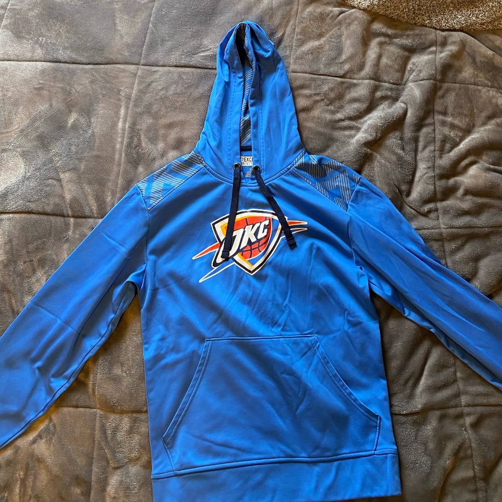 Oklahoma City Thunder Sweatshirt Size: Small